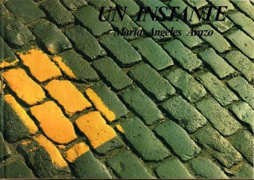 Portada del libro de UN INSTANTE.