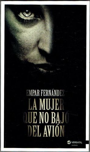 Portada del libro de LA MUJER QUE NO BAJÓ DEL AVIÓN.